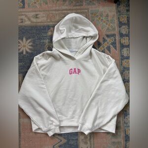 Relaxed Gap Mini-Logo Cropped Hoodie
